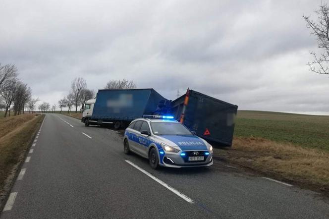 Warmińsko-mazurskie. Wichury wywracają ciężarówki