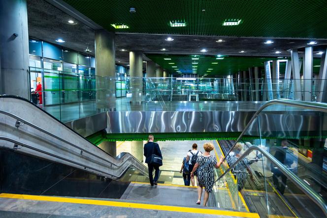 Metro Stadion Narodowy (M2) – słabe powiązanie ze stacją PKP