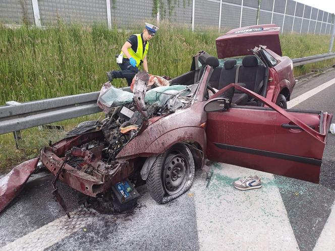 Wypadek śmiertelny na autostradzie A4 pod Tarnowem. Osobówka zderzyła się z autobusem