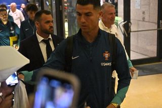 Portugalczycy w Warszawie. Ronaldo z kolegami przed meczem z Polską