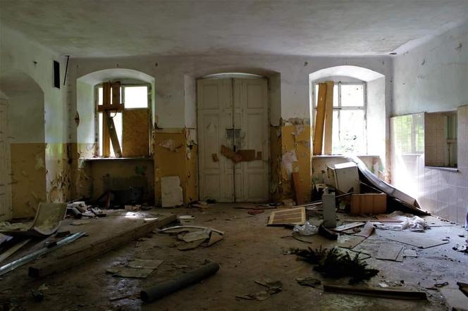 Pałac Rechenbergów w Sławie lata świetności ma już za sobą. Niszczeje i straszy! 