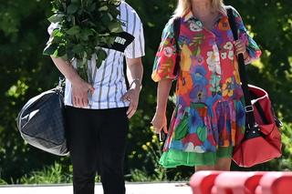 Majka Jeżowska całuje tancerza po rękach