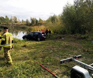 Roszków. Auto utonęło w zbiorniku wodnym, zginęła 34-latka. Prokuratura wznowiła śledztwo