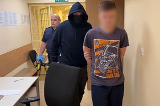 Do zobaczenia, Karolku. Eksponował gnata i groził Nawrockiemu. 19-latek zatrzymany w Warszawie