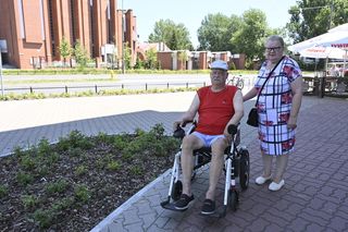 Mieszkańcy Warszawy oceniają efekty rozbetonowania stolicy. Przeżyliśmy upał na „zielonym skwerze”