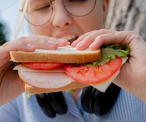 Zamień chleb na zdrowsze opcje. Brzuch zauważy zmianę szybciej, niż myślisz