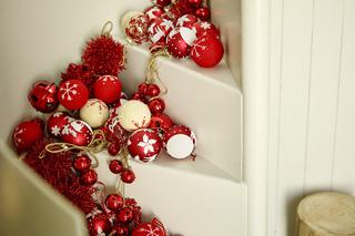 Inspiracja dekoracji schodów na Boże Narodzenie