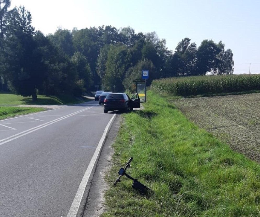 13-latek na hulajnodze zderzył się z audi. Chłopiec z urazem głowy trafił do szpitala