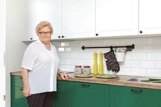 Kuchnia dla seniora musi być wygodna i bezpieczna. Iza, architektka wnętrz zaprojektowała taką dla swojej mamy