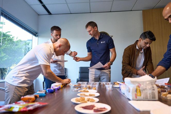 Sesja degustacji kosmicznego jedzenia w Europejskim Centrum Astronautów ESA