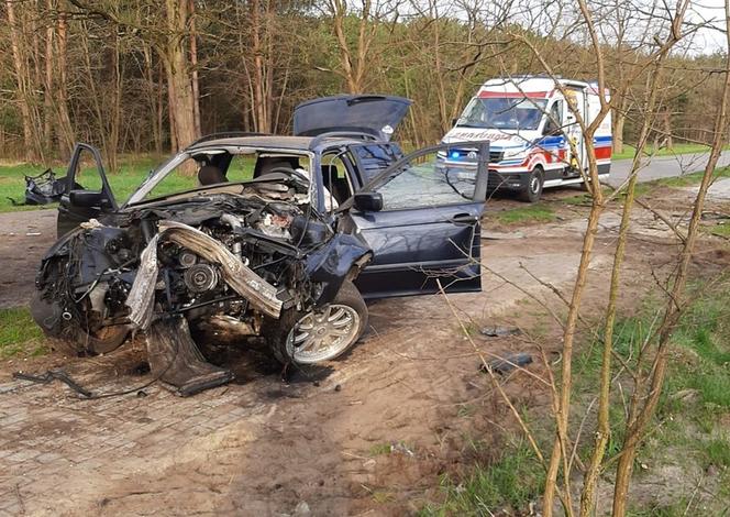 Wypadek BMW w Dylach