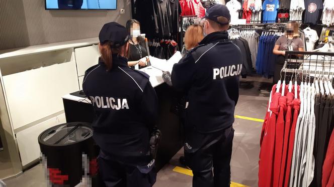 Masowe kontrole policji z Torunia w galeriach handlowych