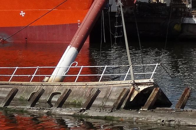 Trwa akcja wydobywania zatopionego latarniowca