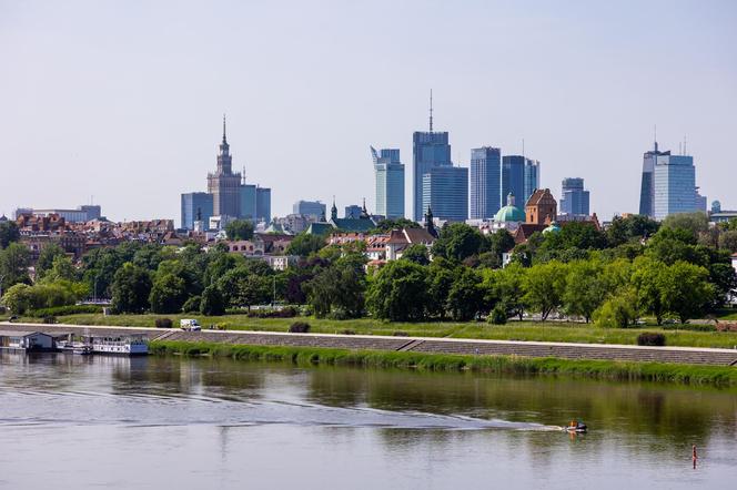 Widok z mostu Gdańskiego w Warszawie (od strony ZOO)