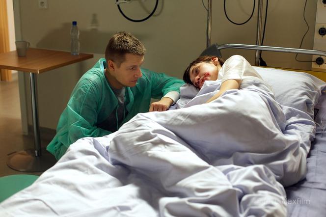 M jak miłość odc. 1000. Janka Jane Buford (Joanna Osyda), Paweł Zduński (Rafał Mroczek)