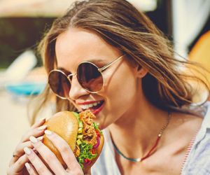 Kalifornijskie lato w KFC. Bez paszportu i bez planów, za to z chrupiącym kurczakiem w roli głównej!