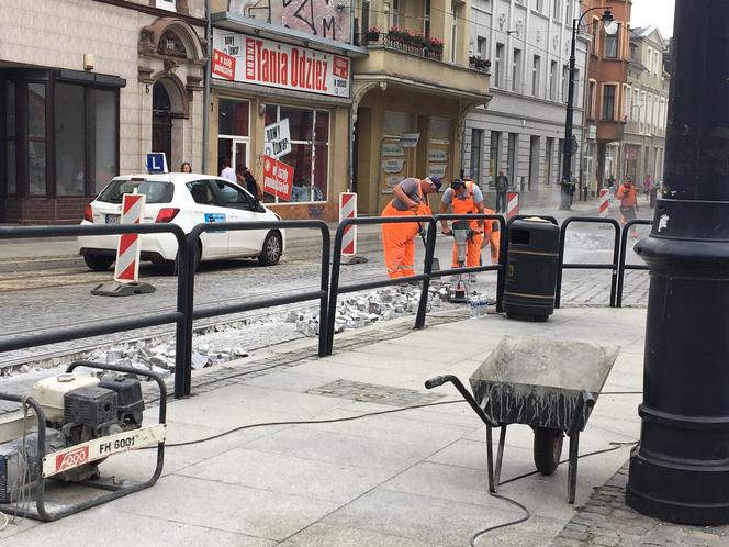 Trwa naprawa torowiska na Wybickiego w Grudziądzu