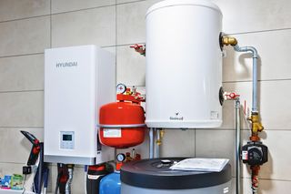 Posiadacze pompy ciepła muszą oddawać pieniądze! Skarbówka żąda do 16 960 zł! 