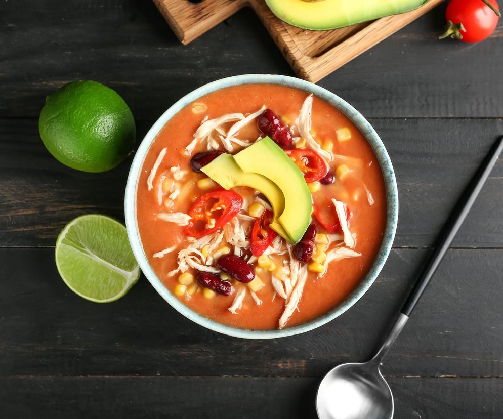 Błyskawiczna zupa z kurczaka w meksykańskim stylu - przepis na zupę enchilada