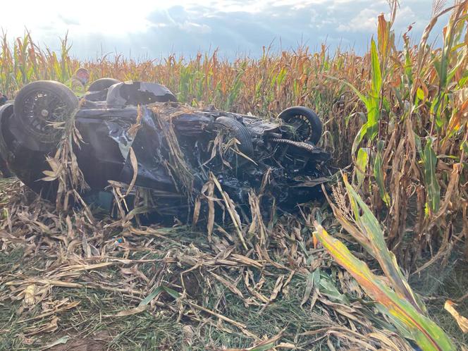 Tragiczny wypadek na DW 434 w pow. gostyńskim. Czołowe zderzenie dwóch samochodów