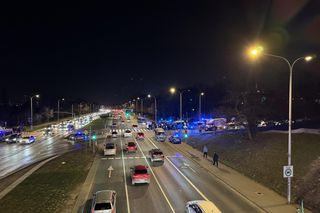 Warszawa. Ostatnie Pokolenie kontra policja. Kolejna próba zablokowania Wisłostrady [ZDJĘCIA].