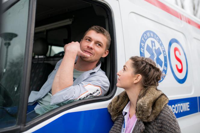 Lekarze 4 sezon odcinek 1 (odc. 40). Filip (Andrzej Niemyt), Beata (Agnieszka Więdłocha)