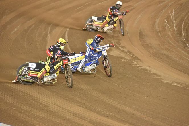 PRES Grupa Deweloperska Toruń - Betard Sparta Wrocław, zdjęcia kibiców i zawodników z Motoareny