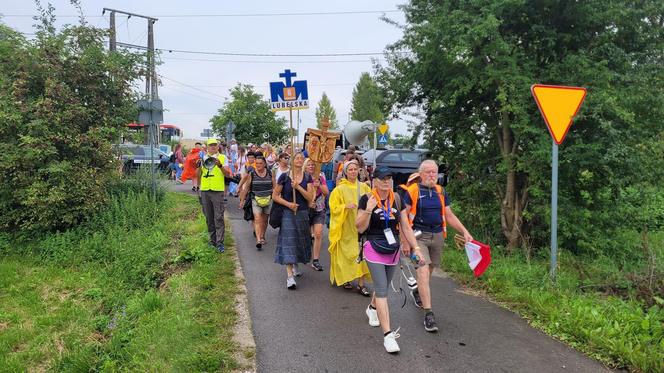 Śpiewający dzień lubelskich pątników na szlaku do Jasnej Góry!