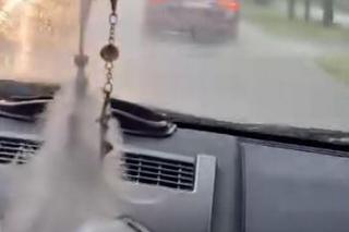 Koszmarne skutki niszczycielskiej nawałnicy. Woda wdarła się do domów, zatopione auta