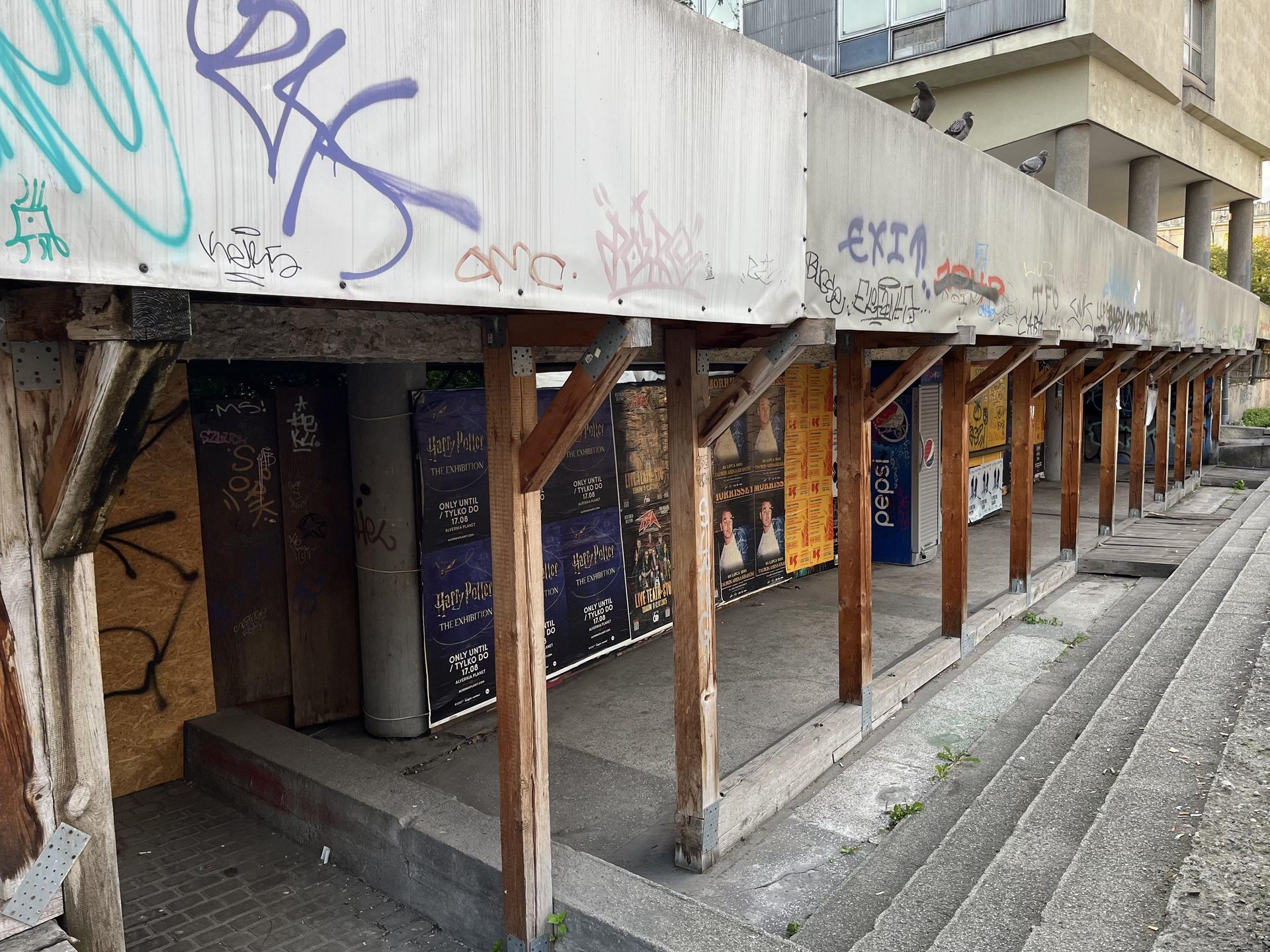 Taras między Hotelem Cracovia i Kinem Kijów. Czy nadaje się jeszcze do remontu?