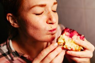 Jak jeść zdrowo i nie sięgać po słodycze? Oto 5 prostych produktów, które rozwiążą problem