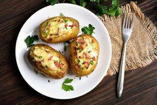 Ziemniaki nadziewane szynką i serem: prosty przepis + WIDEO