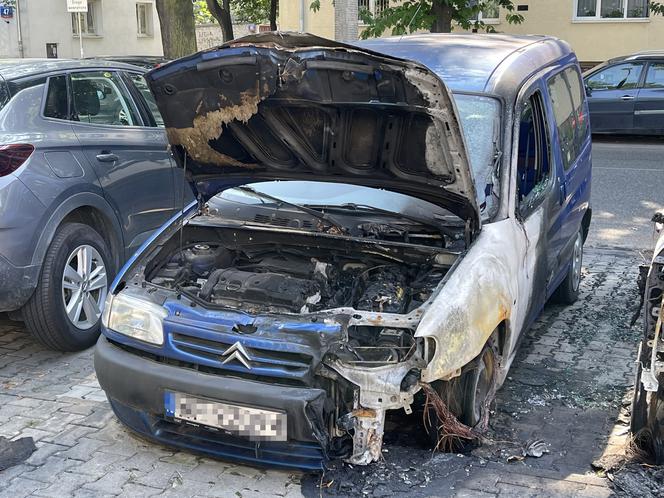 Potworne krzyki i wielki huk. Ktoś wysadził samochody na Saskiej Kępie?