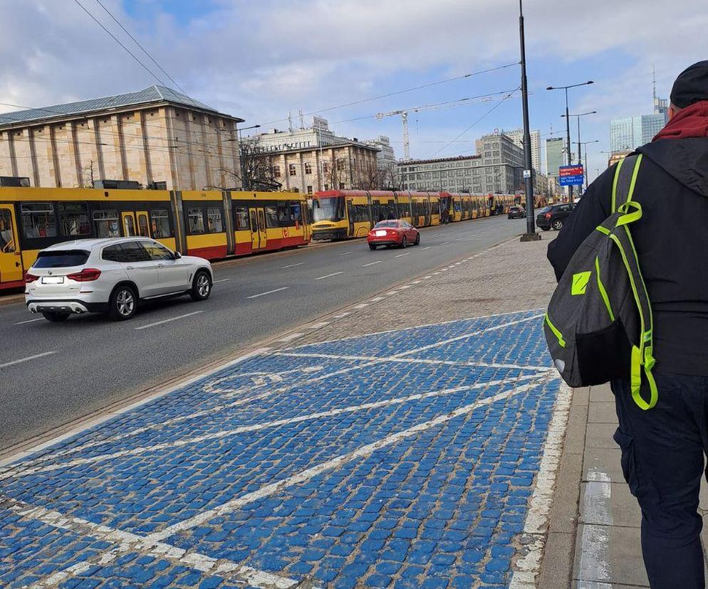 Tramwaje nie kursują w centrum Warszawy. Wielka awaria sparaliżowała komunikację	
