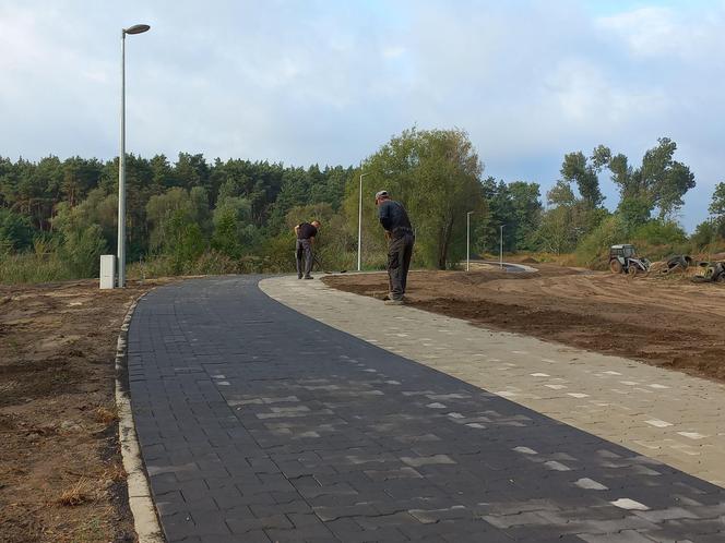 Ścieżka pieszo-rowerowa przy dawnej żwirowni w Lesznie prawie gotowa