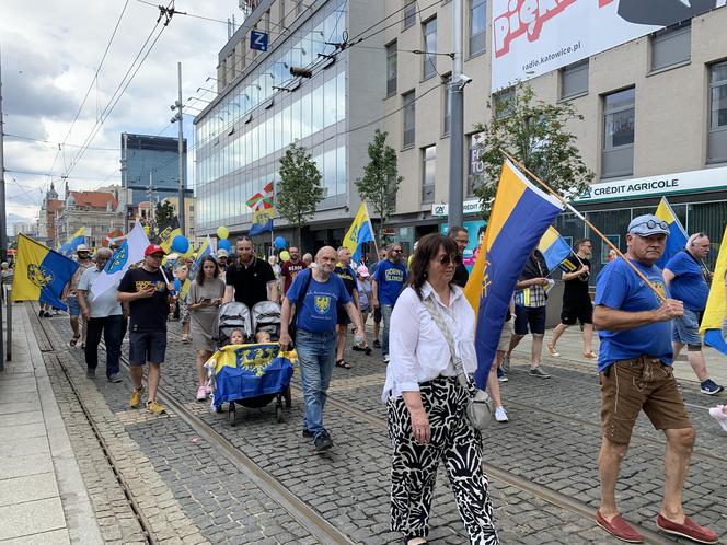 Marsz Autonomii Śląska przeszedł ulicami Katowic. "Hajmatu nie oddomy"