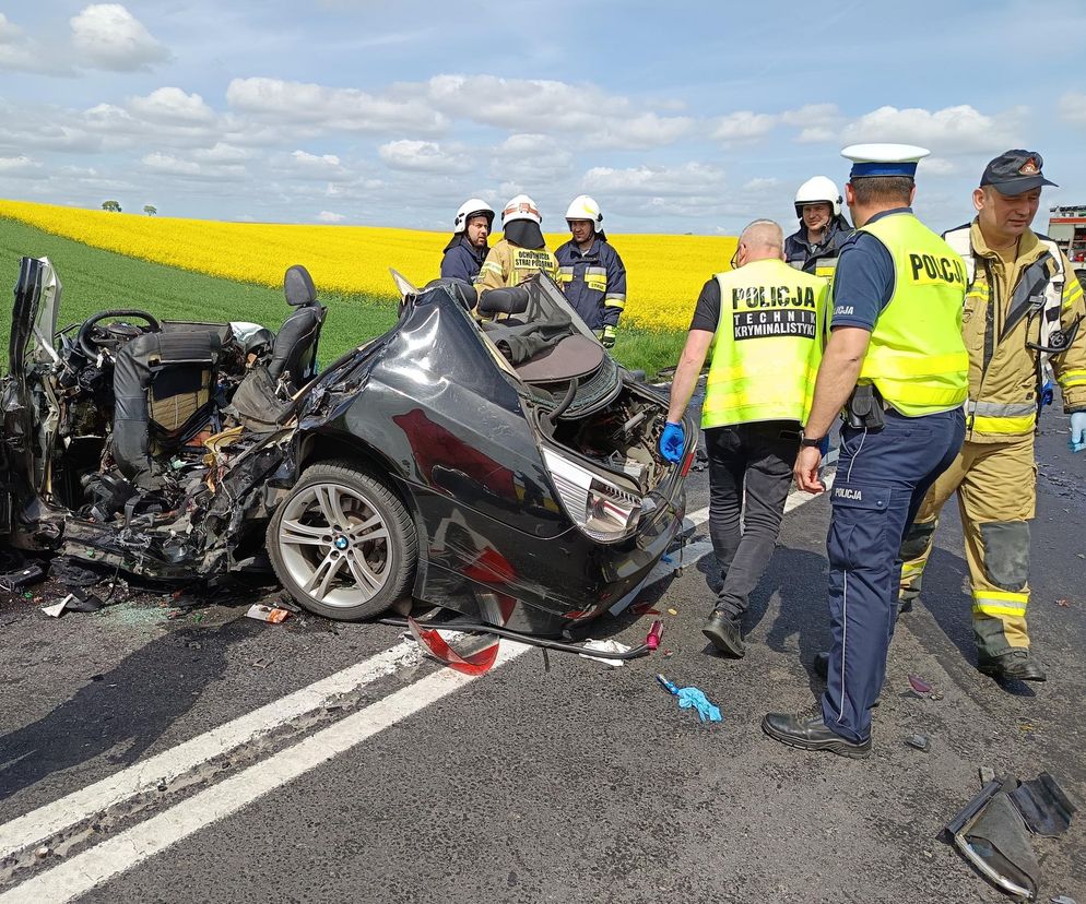 Tragiczny wypadek pod Wągrowcem! Nie żyją dwie osoby, w tym dziecko [ZDJĘCIA]