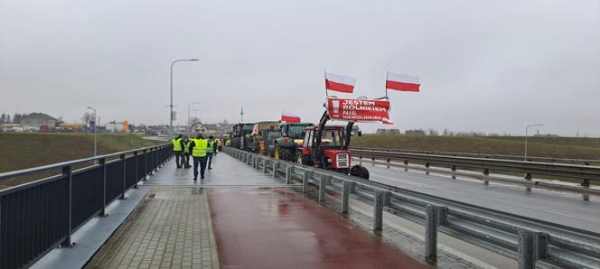 Trwa protest rolników. Drogi na Pomorzu są sparaliżowane. Gdzie trwają utrudnienia? 