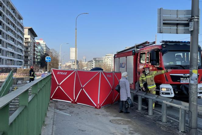 Tragiczny wypadek na Ochocie. Samochód wjechał na chodnik