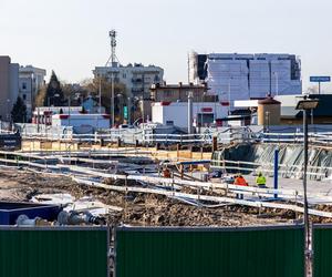 Budowa metra M2 na Bemowie w lutym 2024 r.