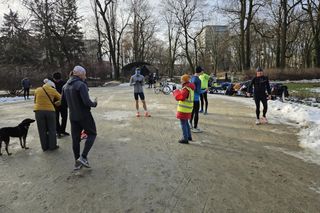 Biegali, maszerowali i truchtali dla WOŚP. Orkiestrowa edycja parkrun w Ogrodzie Saskim w Lublinie. Zdjęcia
