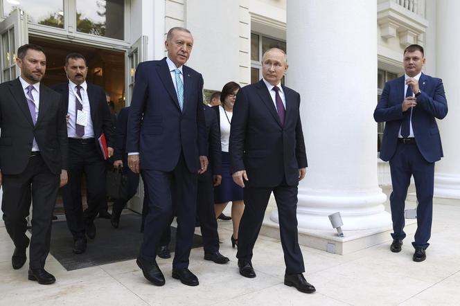 Prawdziwy Putin na spotkaniu z Erdoganem, sobowtór miał wolne