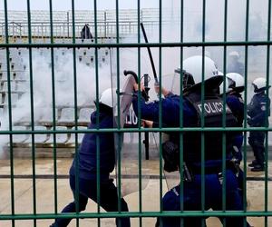 Ćwiczenia dla policjantów na stadionie w Kaliszu - doskonalili taktykę działania na wypadek meczowych zamieszek