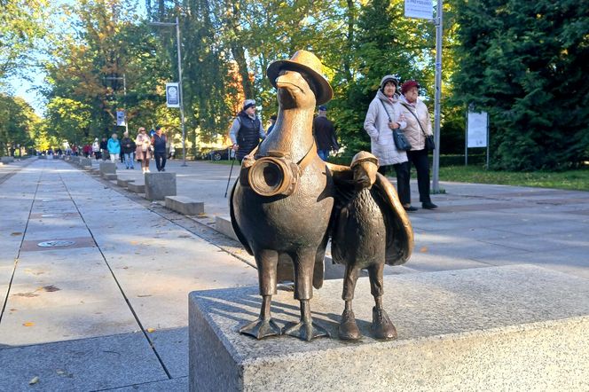 Rzeźby "Marianów" w Kołobrzegu