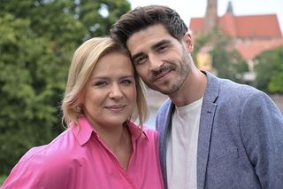 Pierwsza miłość, odcinek 4029: Kacper pożałuje swoich błędów! Zrobi wszystko, by naprawić małżeństwo z Marysią. Zaproponuje jej to! - ZDJĘCIA