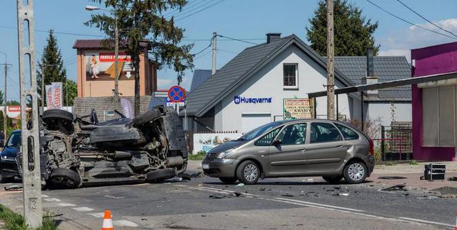 Ostrów Mazowiecka. KOSZMARNY wypadek! Nie żyją dwie osoby, ranne dzieci. Szukają sprawcy!