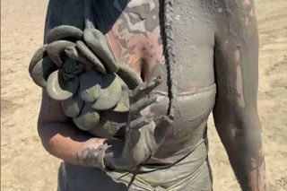 Maja Rutkowski zażywa błotnego SPA