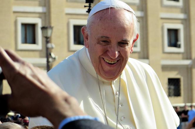 Chciałbyś wcielić się w rolę papieża? Polski polityk współtworzy kontrowersyjną grę