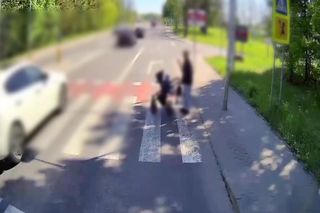 Przejście grozy w Zielonej Górze. Mężczyzna z dzieckiem ryzykowali życiem 