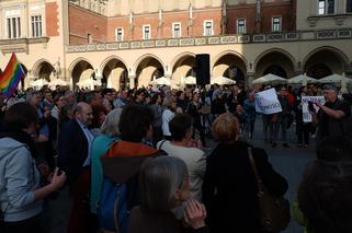 Manifestacja poparcia dla protestujących w Sejmie